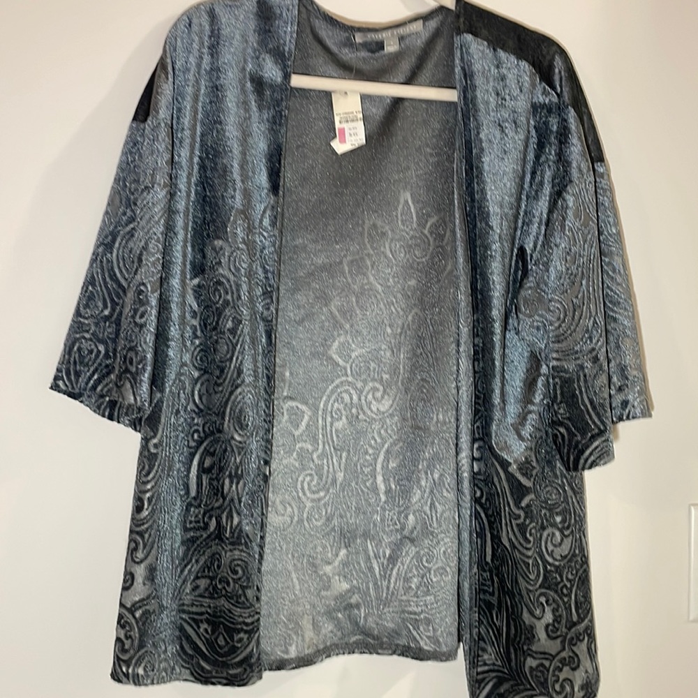 Small NWT short sleeve cardigan